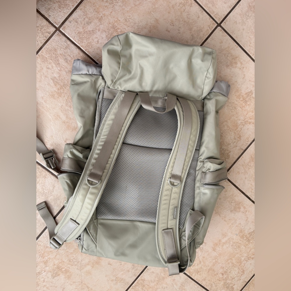 Lululemon Wunderlust 25L Backpack - Picture 4 of 5